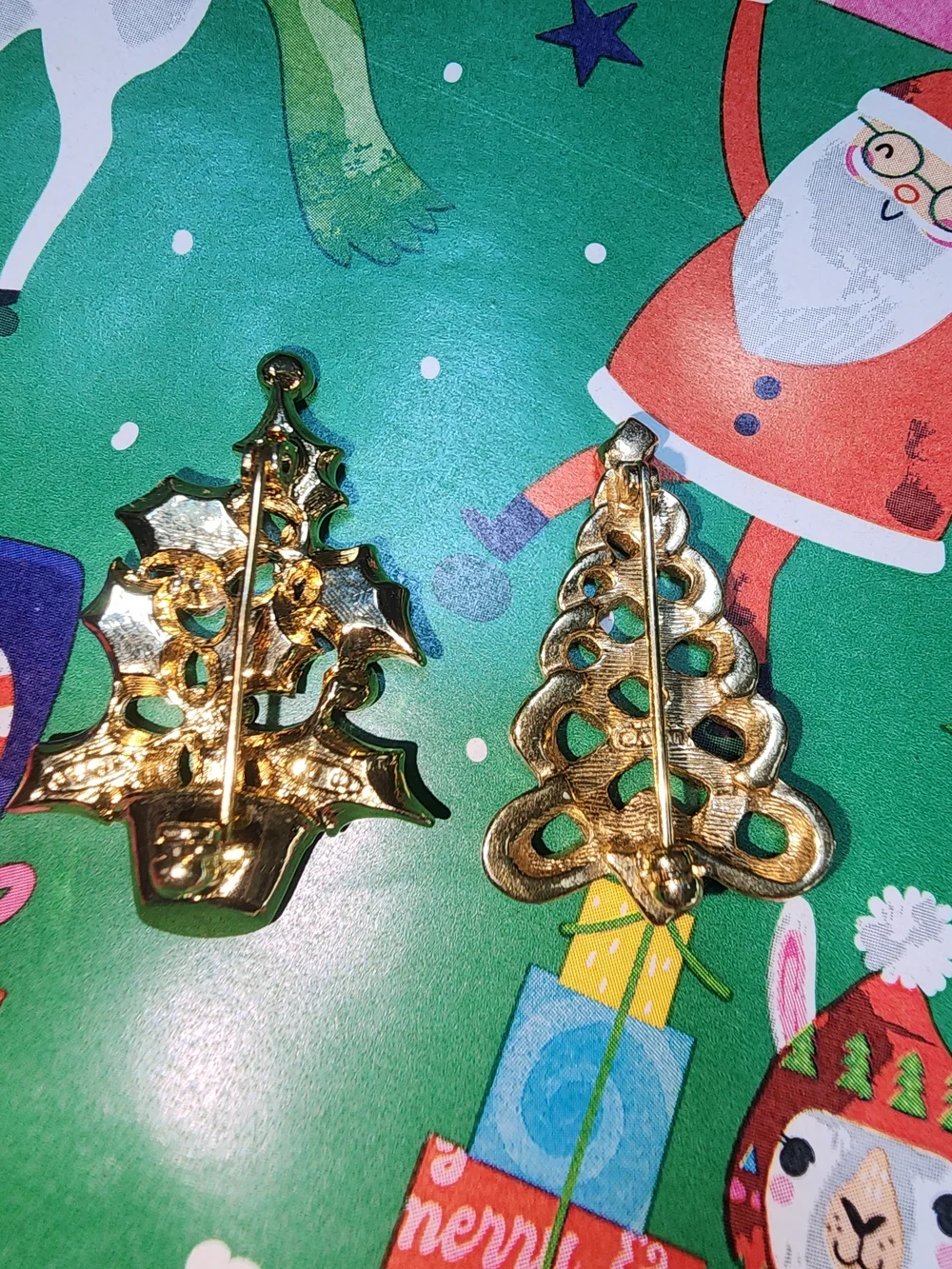 Avon Vintage Gold Tone Christmas Brooches - Holly Basket & Braided Tree